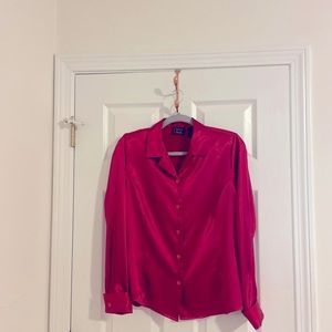 Laura Scott red silk look blouse! Nicely tailored look for holiday wear. Size 8.